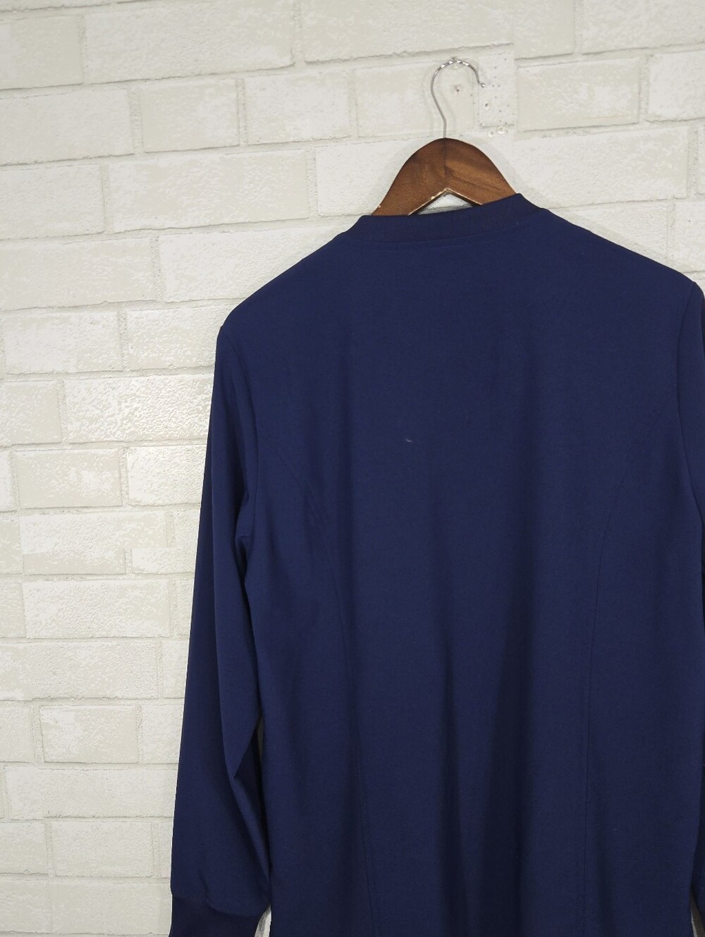 Epic by IRG *like new* scrub jacket - Picture 13 of 14